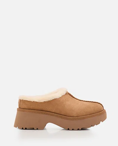 UGG BEIGE SLIP ON MULES