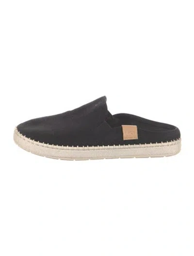 Pre-owned Ugg Canvas Sneakers In Black