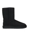 Ugg Classic Short Black Boots With Logo Patch On The Rear And Shearling Lining In Suede Woman In Black