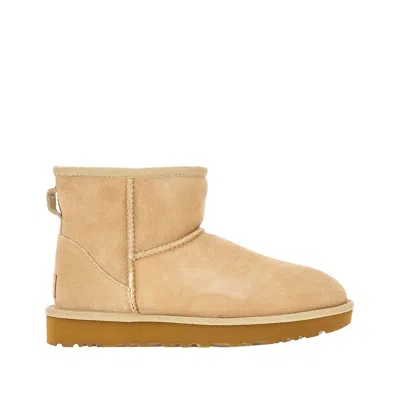 UGG CLASSIC MINI BOOTS