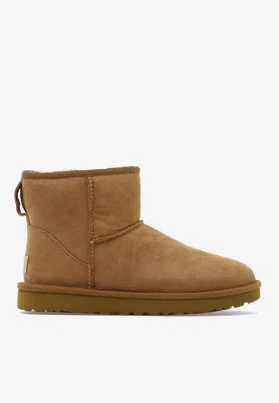 UGG CLASSIC MINI II ANKLE BOOTS
