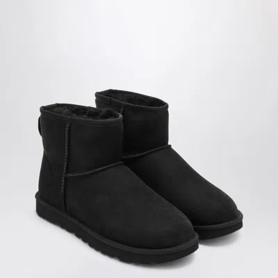 UGG UGG  CLASSIC MINI II BOOTS IN BLACK
