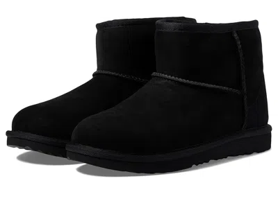 Ugg Classic Mini Ii (little Kid/big Kid) Kids Shoes Black : 5 Big Kid M
