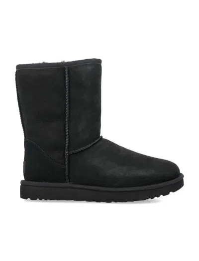 Ugg Classic Short Black Boots With Logo Patch On The Rear And Shearling Lining In Suede Woman