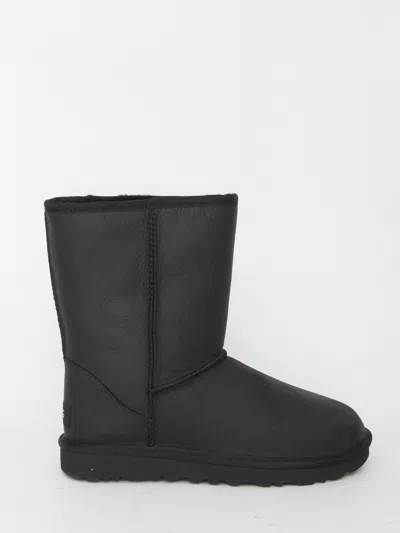Ugg Classic Short Leather  In Black