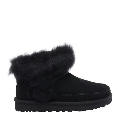 UGG CLASSIC ULTRA MINI CHALET BOOTIES