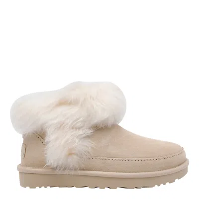 UGG CLASSIC ULTRA MINI CHALET BOOTIES