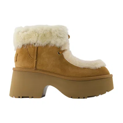 UGG UGG ESMEE LACE UP ANKLE BOOTS