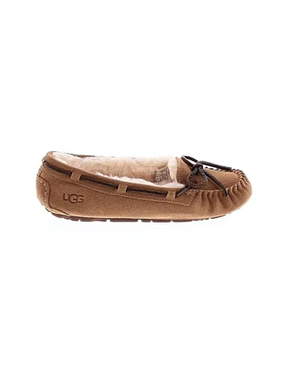 Pre-owned Ugg Flats In Tan
