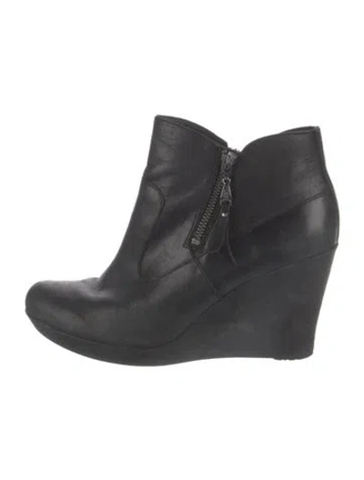 Pre-owned Ugg Leather Boots In Black