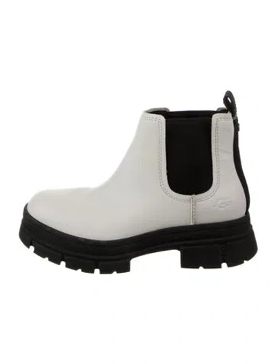 Pre-owned Ugg Leather Chelsea Boots In White
