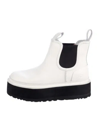 Pre-owned Ugg Leather Chelsea Boots In White