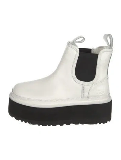 Pre-owned Ugg Leather Chelsea Boots In White