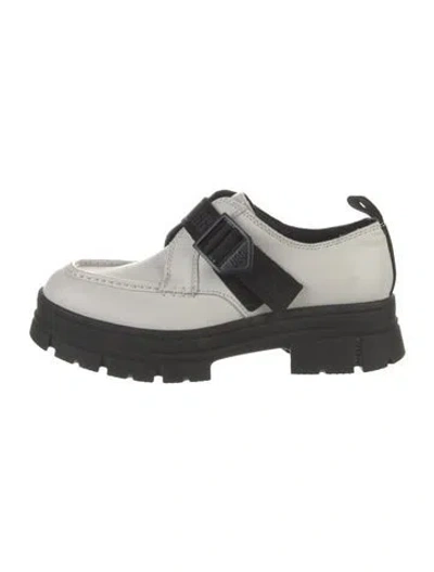 Pre-owned Ugg Leather Oxfords In White