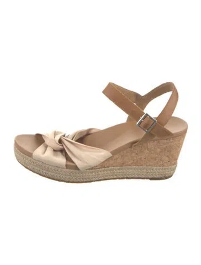 Pre-owned Ugg Leather Sandals In Neutrals