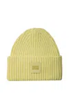 Ugg Logo-plaque Ribbed Beanie In Green