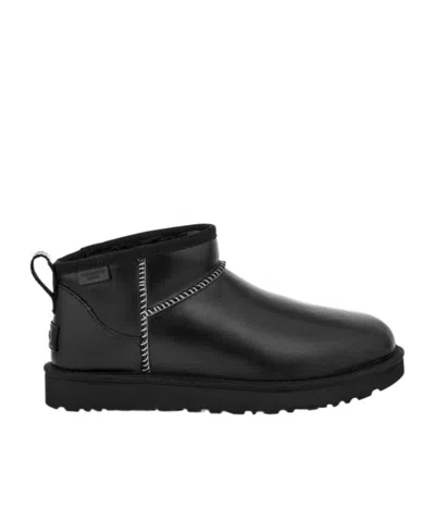 Ugg Logo Short Boots In Black