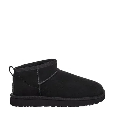 Ugg Logo Snow Boots In Black