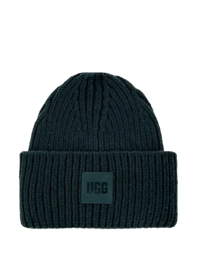 Ugg Logo-patch Ribbed-knit Beanie Hat In Green