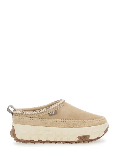 UGG 'VENTURE DAZE' BEIGE MULES WITH DECORATIVE STITCHING AND SIDE LOGO PATCH IN SUEDE MAN