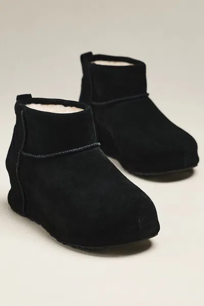 Ugg Mini Enwrap Boots In Black