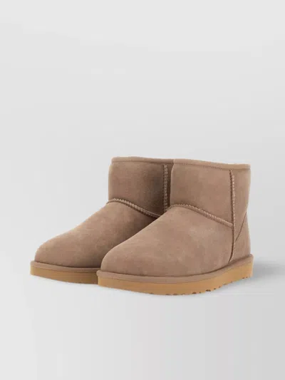 Ugg Mini Ii Ankle Boots With 2 Cm Sole In Neutral