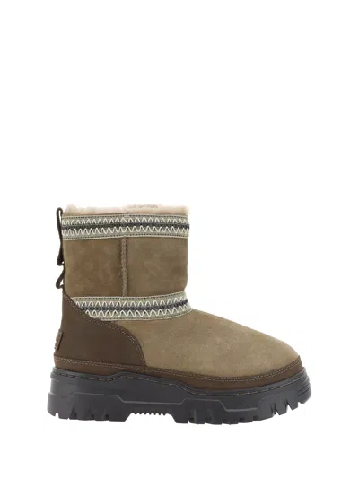 Ugg Mini Trailgazer Boots In Green