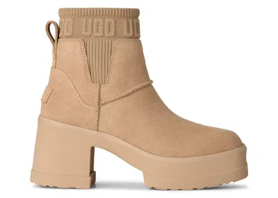 Pre-owned Ugg Moxy Chelsea Boot (women's) Sneakers In Sand