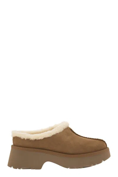 Ugg W New Heights Cozy Clog In Brown