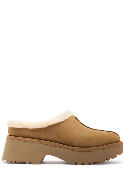 UGG UGG NEW HEIGHTS COZY 50 SUEDE CLOGS