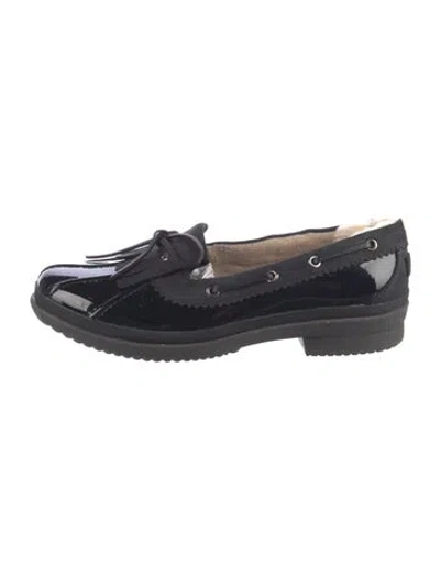 Pre-owned Ugg Patent Leather Bow Accents Loafers In Black
