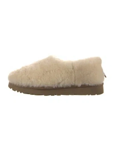Pre-owned Ugg Shearling Flats In White