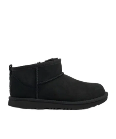 UGG SHORT SNOW BOOTS
