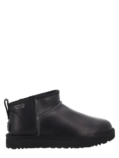 Ugg Logo Short Boots In Black