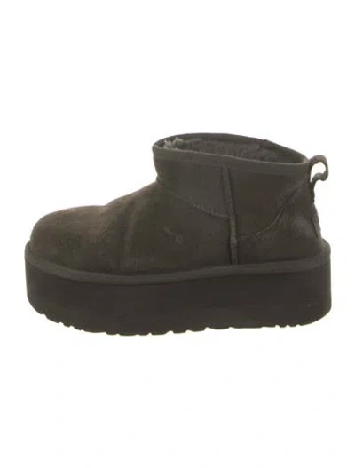 Pre-owned Ugg Suede Boots In Green