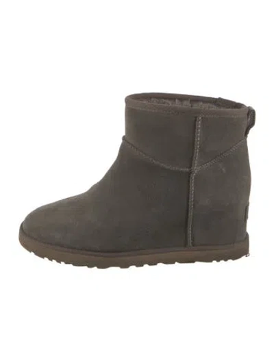 Pre-owned Ugg Suede Boots In Green