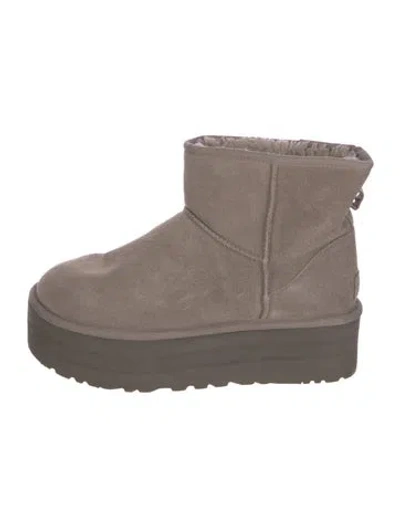Pre-owned Ugg Suede Boots In Grey