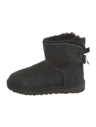 Pre-owned Ugg Suede Bow Accents Boots In Black
