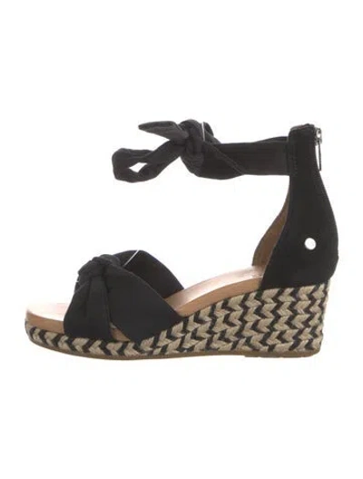 Pre-owned Ugg Suede Bow Accents Sandals In Black