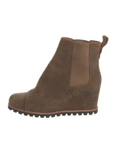 Pre-owned Ugg Suede Chelsea Boots In Brown