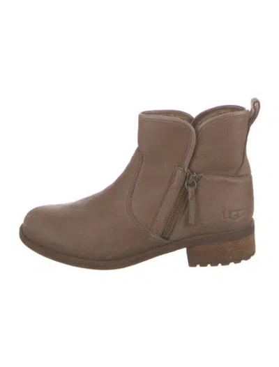 Pre-owned Ugg Suede Chelsea Boots In Neutral