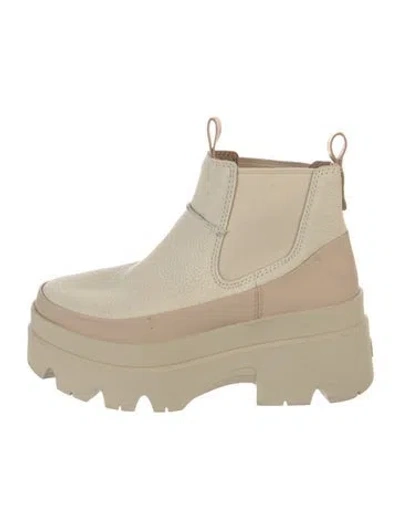 Pre-owned Ugg Suede Chelsea Boots In Neutral