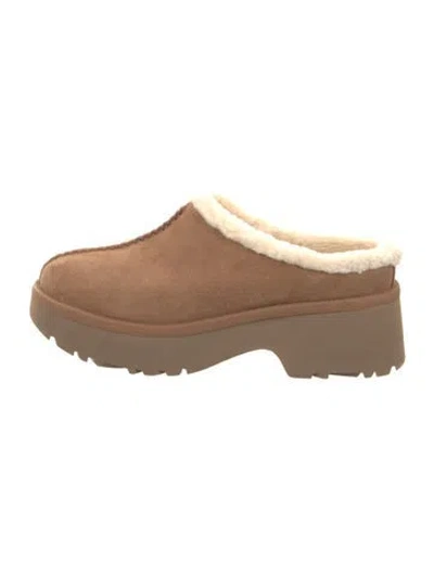 Pre-owned Ugg Suede Embroidered Accent Mules In Brown