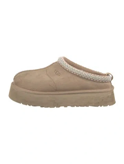 Pre-owned Ugg Suede Embroidered Accent Slippers In Neutrals