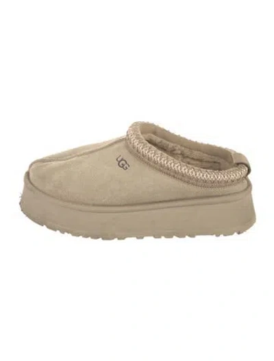 Pre-owned Ugg Suede Flats In Neutral