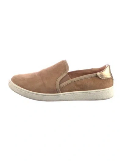 Pre-owned Ugg Suede Loafers In Brown