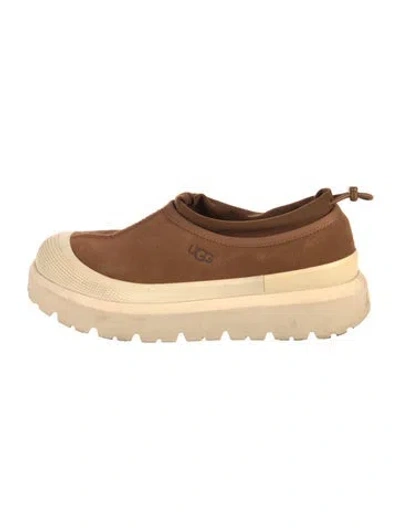 Pre-owned Ugg Suede Loafers In Brown