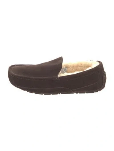 Pre-owned Ugg Suede Loafers In Brown