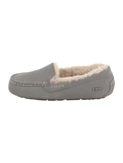 Pre-owned Ugg Suede Loafers In Silver