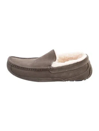 Pre-owned Ugg Suede Moccasins In Gray